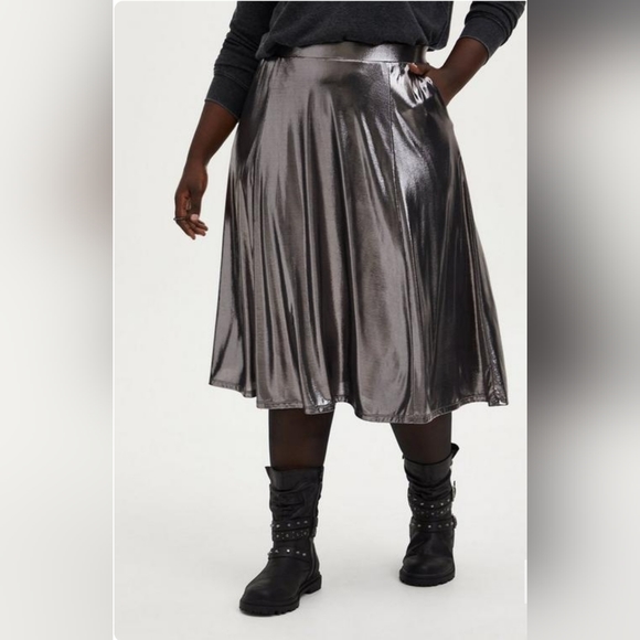 Torrid Metal Grey Liquid Shine Midi Skirt Size 00 ( Medium/Large) - Picture 4 of 17